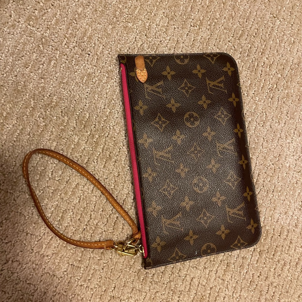 Louis Vuitton Neverfull Pochette Wristlet